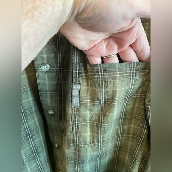 Columbia 💯% cotton Men’s Button down Green Plaid size M Medium - Picture 11 of 11